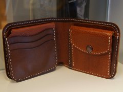 手縫いの財布2点掲載しました