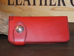 リオショルダーの赤を使った財布掲載！