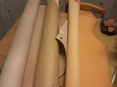 サドルレザー、ヌメ革の半裁入荷しました