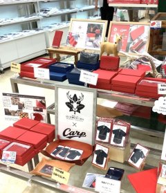 福屋駅前店カープグッズコーナーにてジビエレザーカープ公式グッズ販売中です