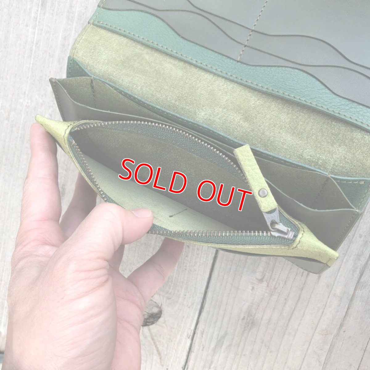 画像4: 【広島ジビエレザー】ふわふわさらさら気持ち良いさわり心地?鹿革＆牛革スタンダード長財布　限定1点　ピスタチオ (4)