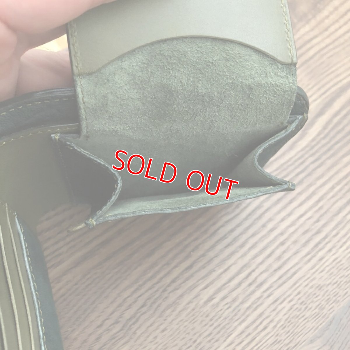 画像5: ☆限定販売☆象革＆牛革二つ折り財布　ダークグリーン　写真の現品のお届けとなります (5)