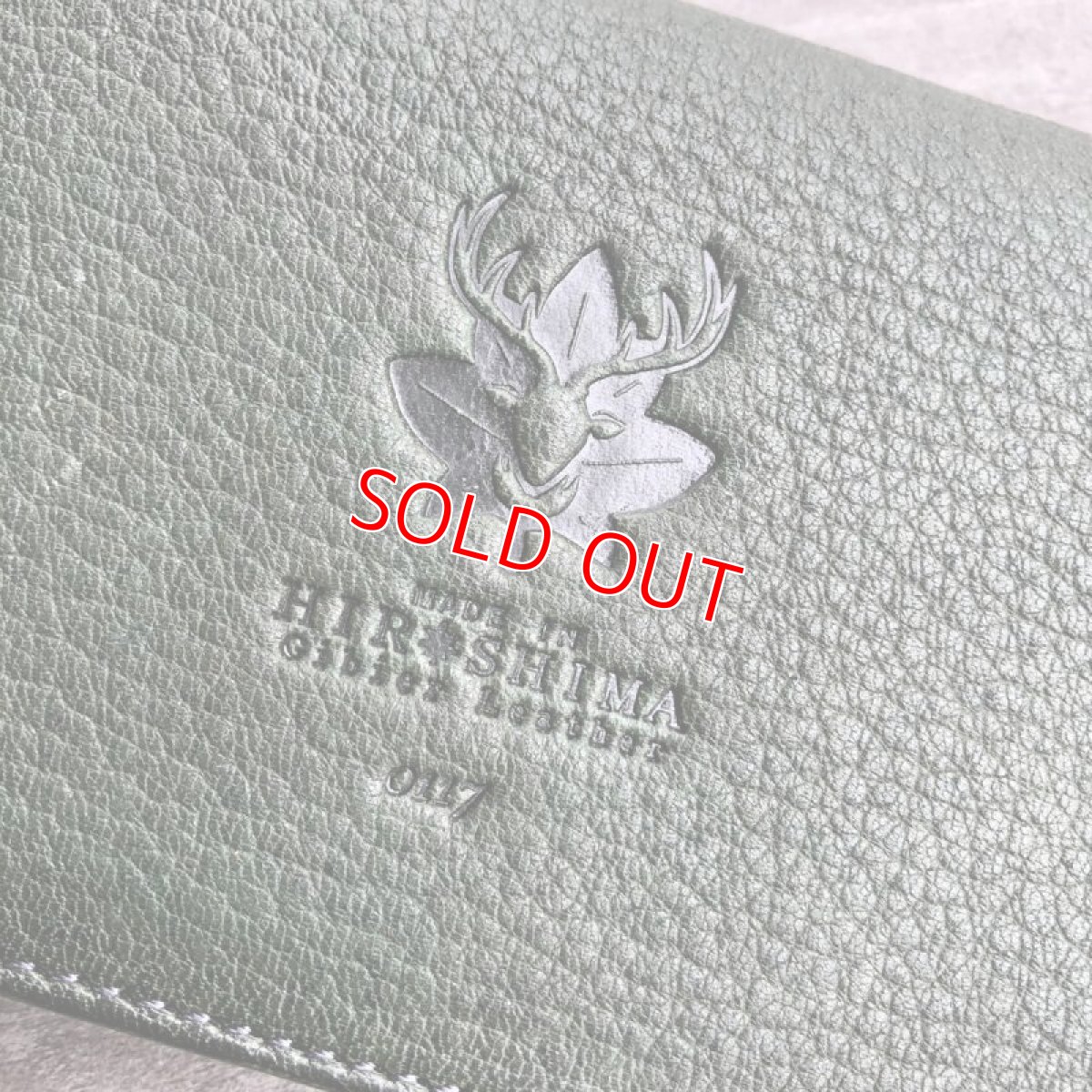 画像8: 【広島ジビエレザー】ふわふわしっとりなさわり心地?鹿革＆牛革スタンダード長財布　限定1点　ダークグリーン (8)