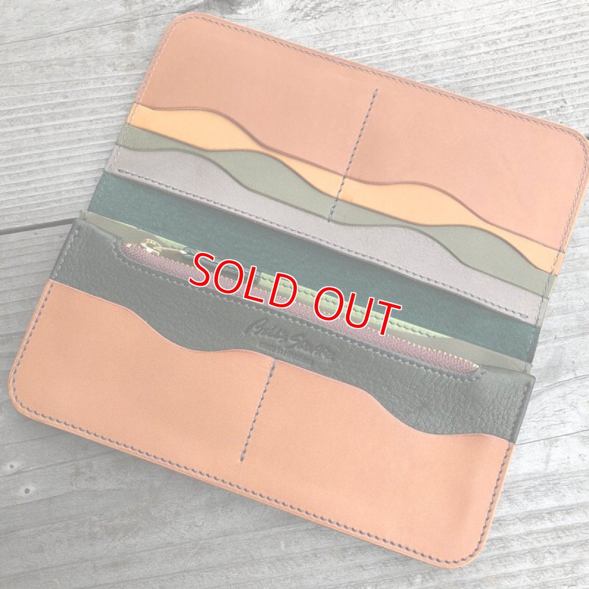 画像2: 【広島ジビエレザー】ふわふわしっとりなさわり心地?鹿革＆牛革スタンダード長財布　限定1点　ダークグリーン (2)