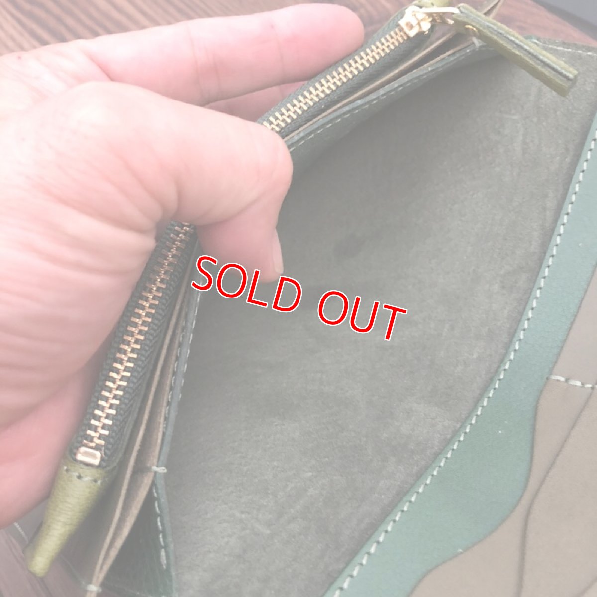 画像6: 【広島ジビエレザー】ふわふわしっとりなさわり心地?鹿革＆牛革スタンダード長財布　限定1点　ピスタチオ (6)