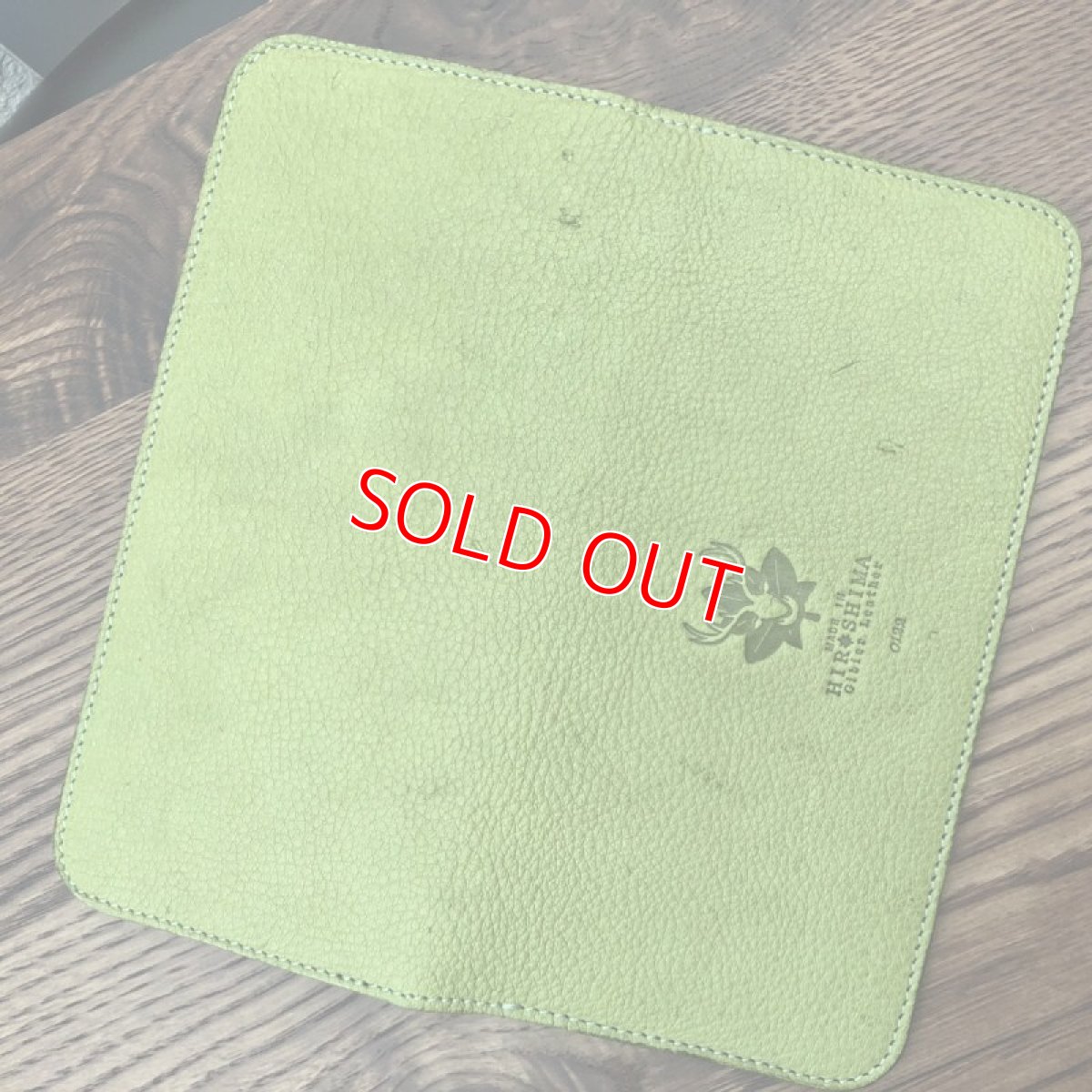 画像7: 【広島ジビエレザー】ふわふわしっとりなさわり心地?鹿革＆牛革スタンダード長財布　限定1点　ピスタチオ (7)