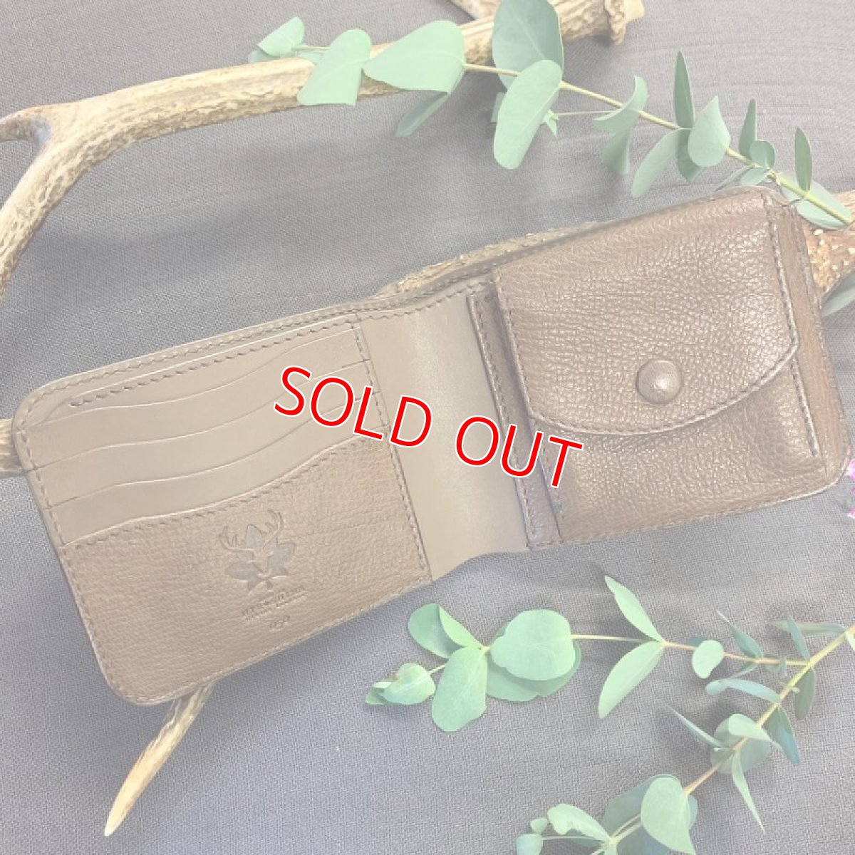 画像2: 【広島ジビエレザー】柔らかい鹿革★シンプル&スタンダード二つ折り財布！ (2)