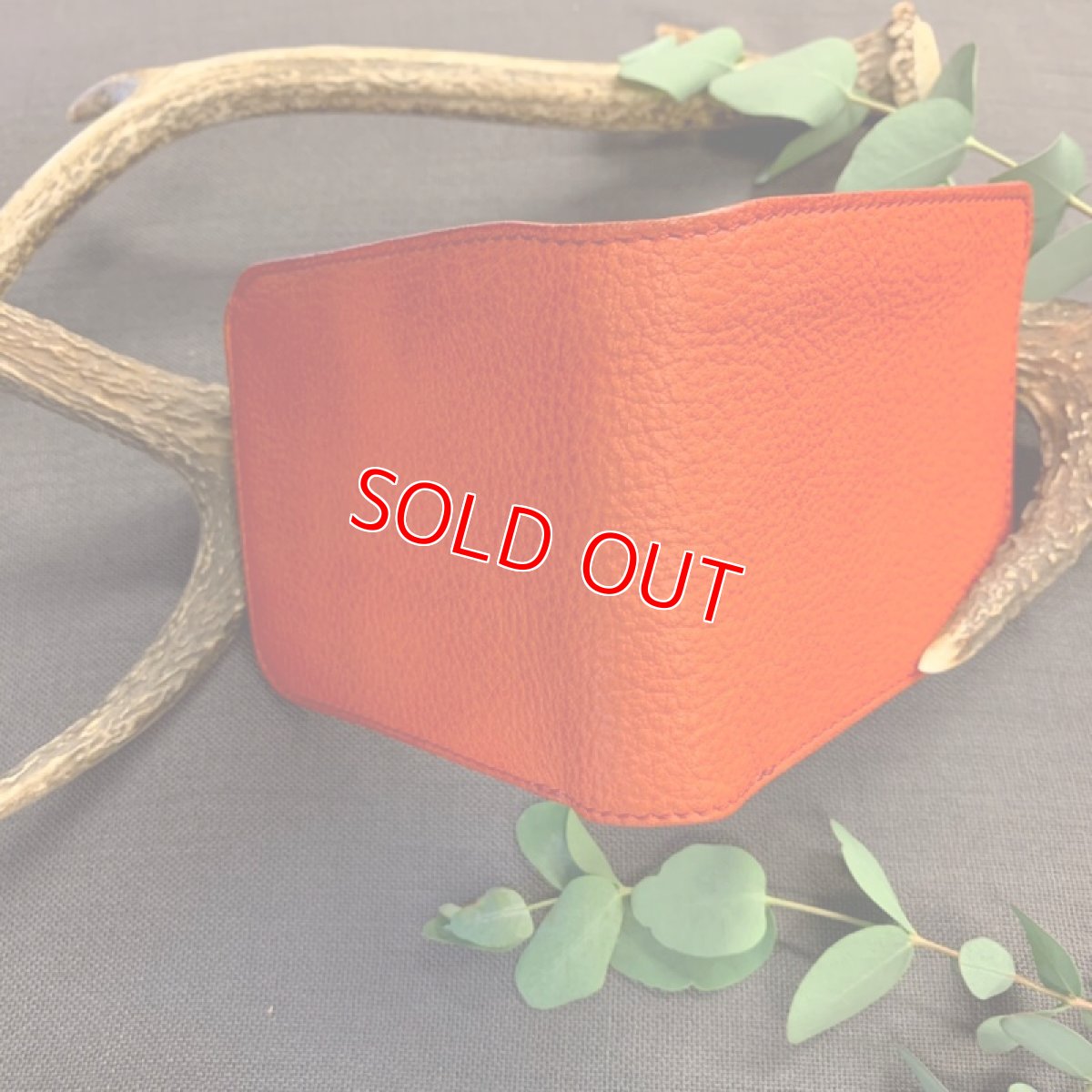 画像4: 【広島ジビエレザー】柔らかい鹿革★シンプル＆スタンダードな二つ折り財布！ (4)