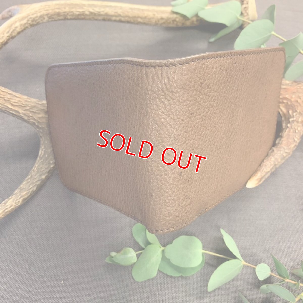 画像5: 【広島ジビエレザー】柔らかい鹿革★シンプル&スタンダード二つ折り財布！ (5)