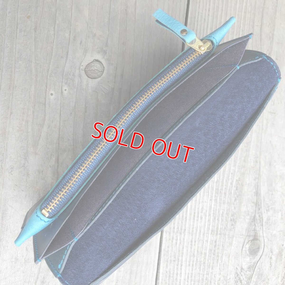 画像4: 【広島ジビエレザー】鹿革＆牛革スタンダード長財布　限定1点　スカイブルー (4)