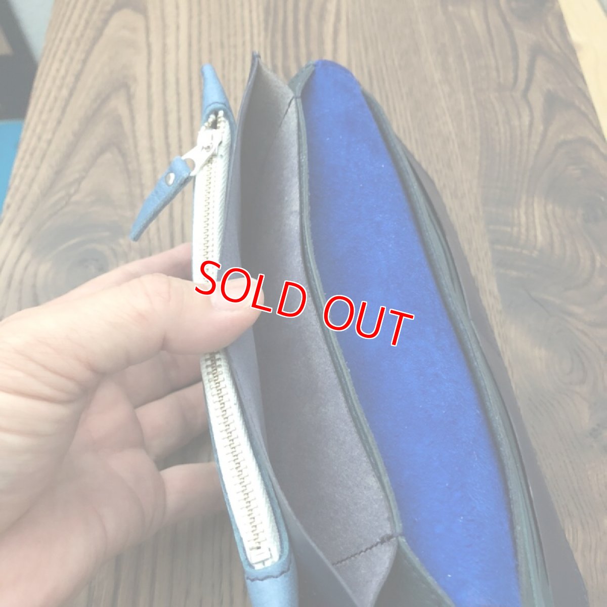 画像4: 【広島ジビエレザー】ずっと触っていたくなる?鹿革＆牛革スタンダード長財布　限定1点　スカイブルー (4)