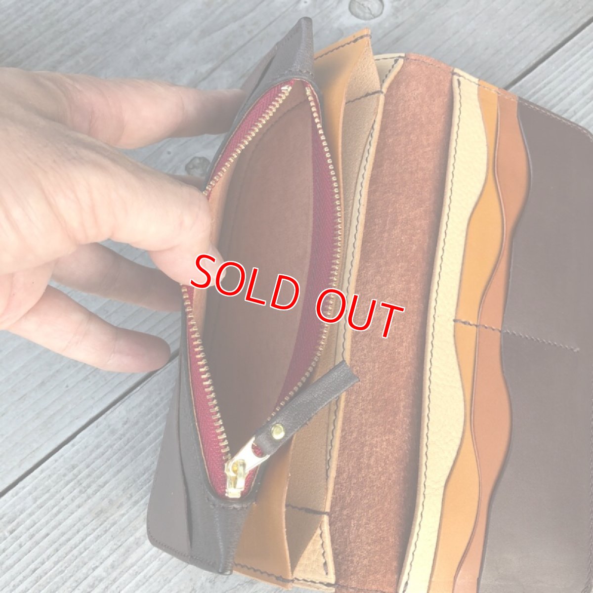 画像4: 【広島ジビエレザー】するっとした手触り♪鹿革＆牛革スタンダード長財布　限定1点　ダークブラウン (4)