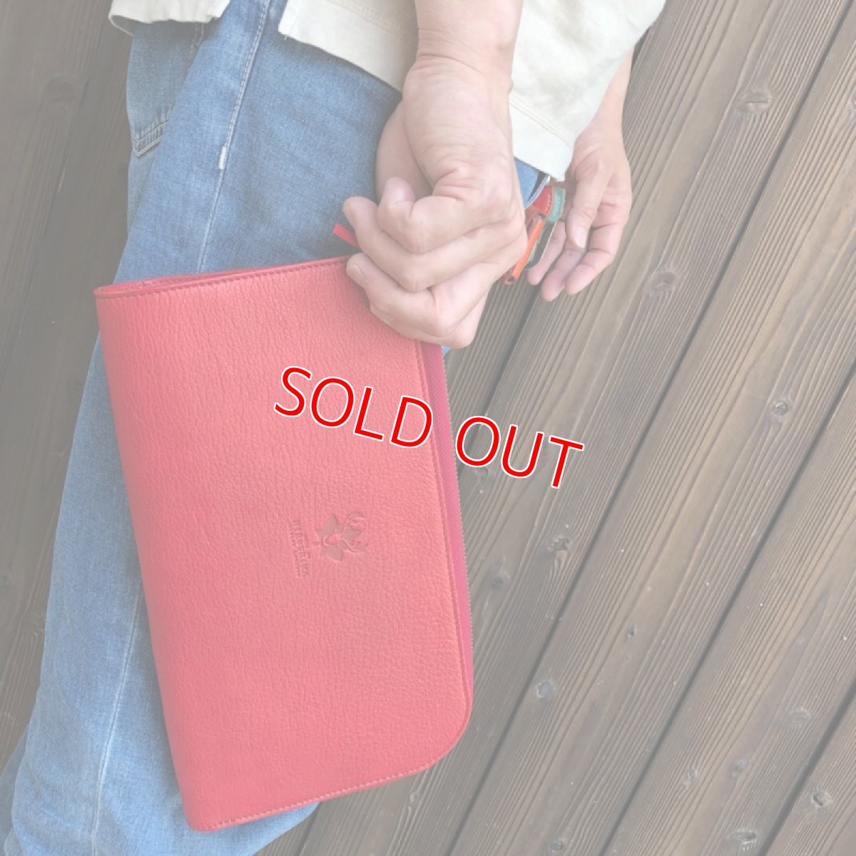 画像2: 【広島ジビエレザー】シンプルなファスナータイプのサスティナブルな鹿革クラッチバッグ (2)