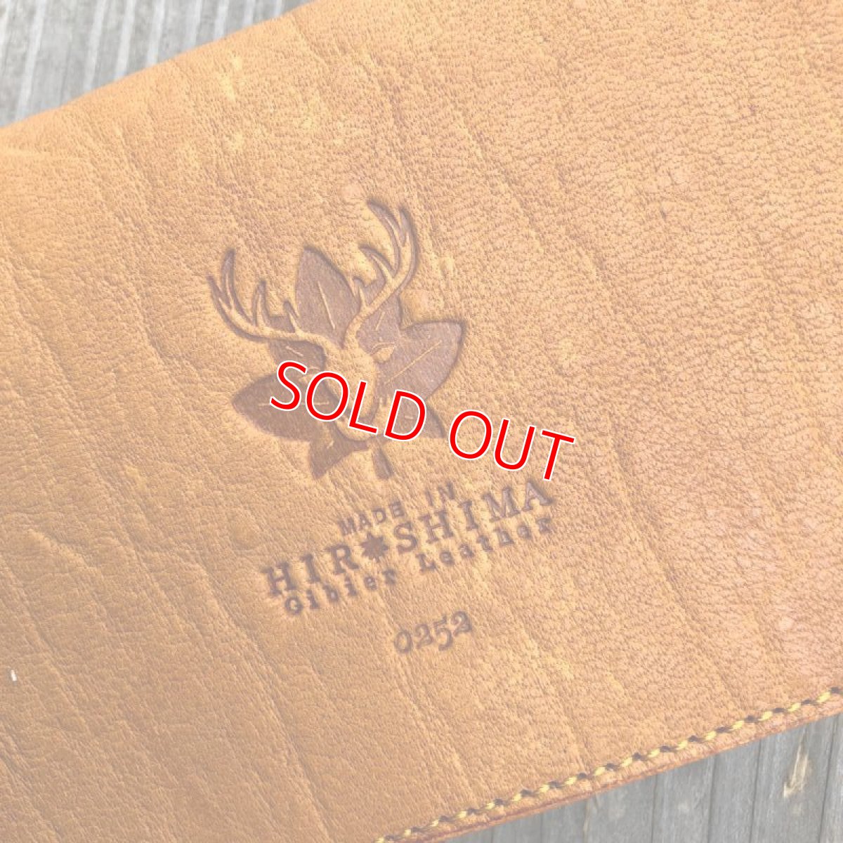 画像9: 【広島ジビエレザー】シボがワイルド！気持ち良いさわり心地?鹿革＆牛革スタンダード長財布　限定1点　キャメル (9)