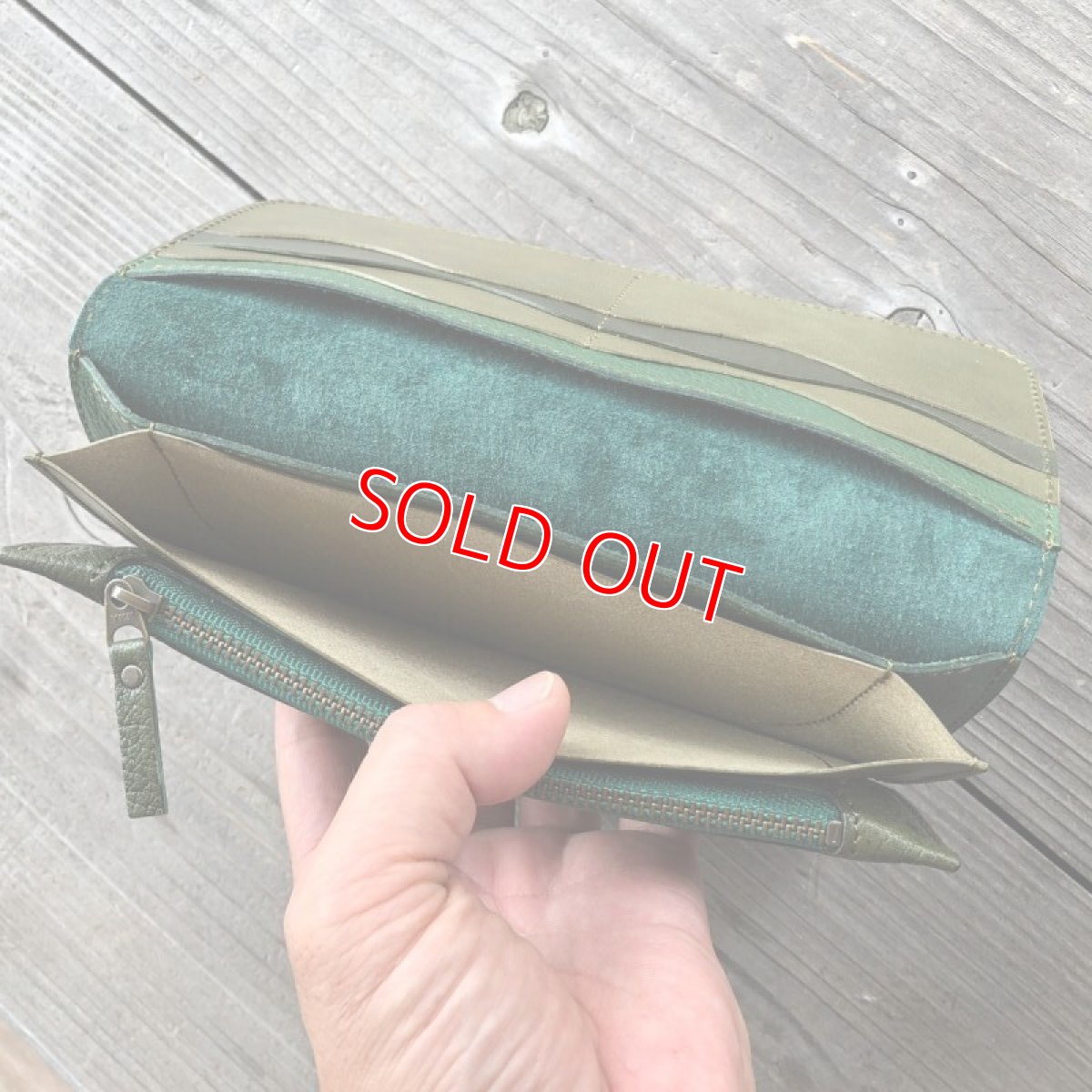 画像8: ジビエ鹿革＆牛革スタンダード長財布★しっとりした手触り！やわらかい?　限定1点　ダークグリーン【広島ジビエレザー】 (8)