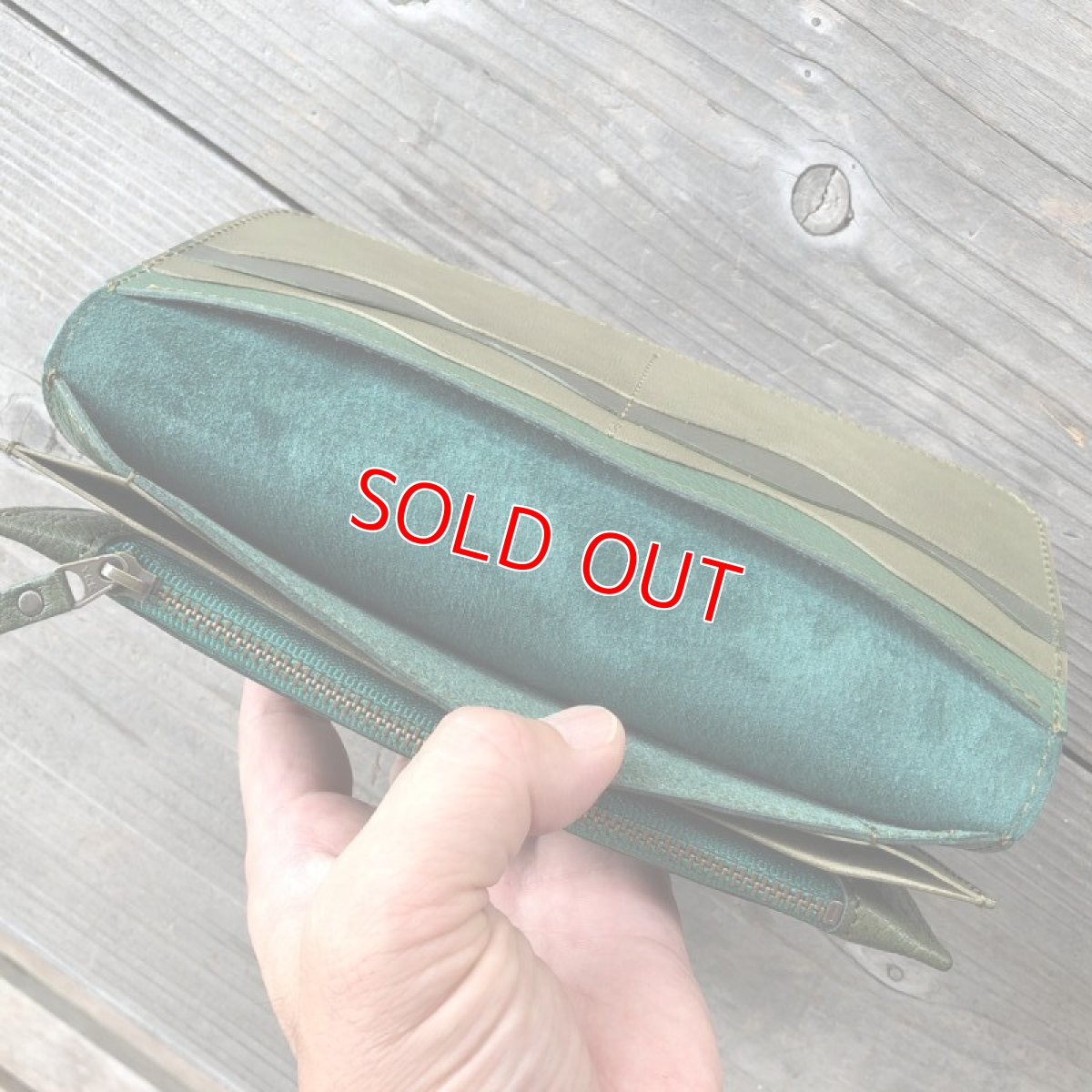 画像9: ジビエ鹿革＆牛革スタンダード長財布★しっとりした手触り！やわらかい?　限定1点　ダークグリーン【広島ジビエレザー】 (9)