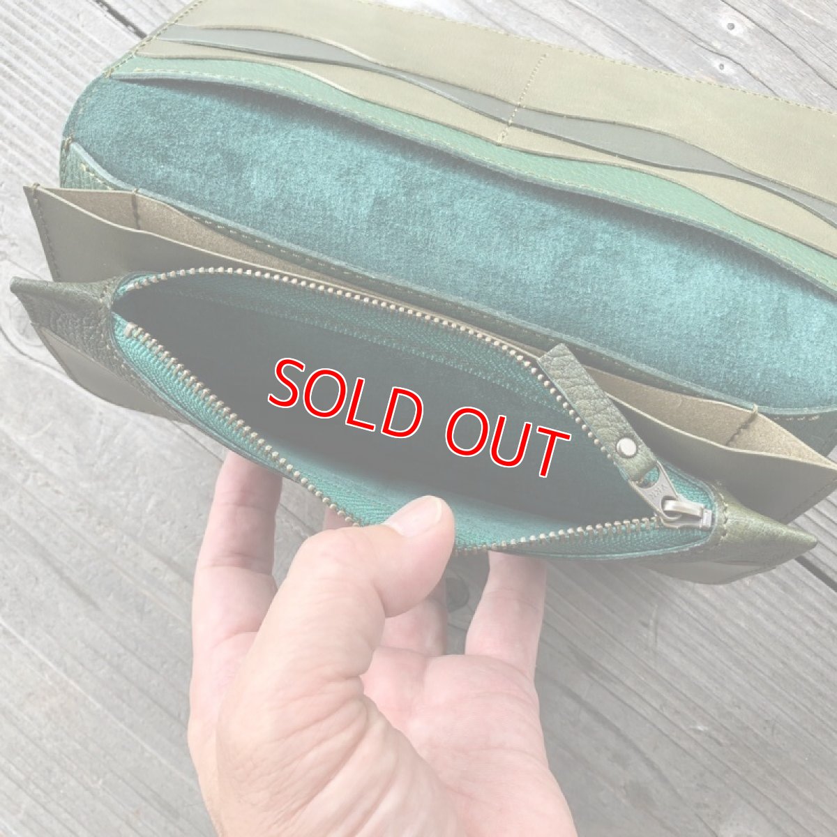 画像7: ジビエ鹿革＆牛革スタンダード長財布★しっとりした手触り！やわらかい?　限定1点　ダークグリーン【広島ジビエレザー】 (7)