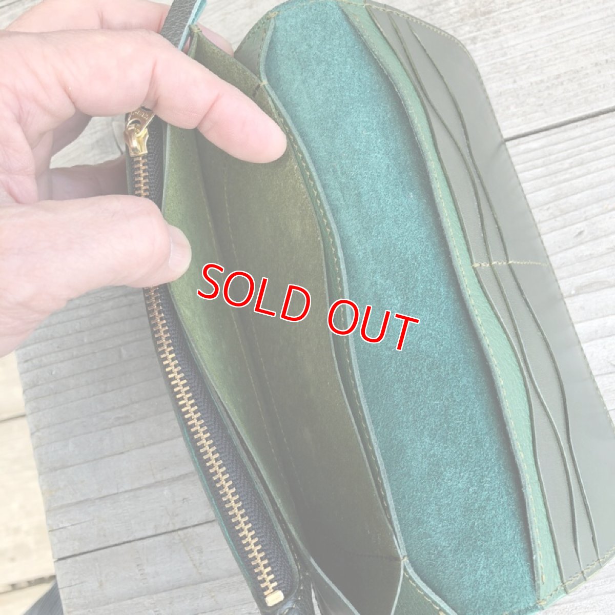 画像5: 【広島ジビエレザー】ふわふわさらさら気持ち良いさわり心地?鹿革＆牛革スタンダード長財布　限定1点　ダークグリーン (5)