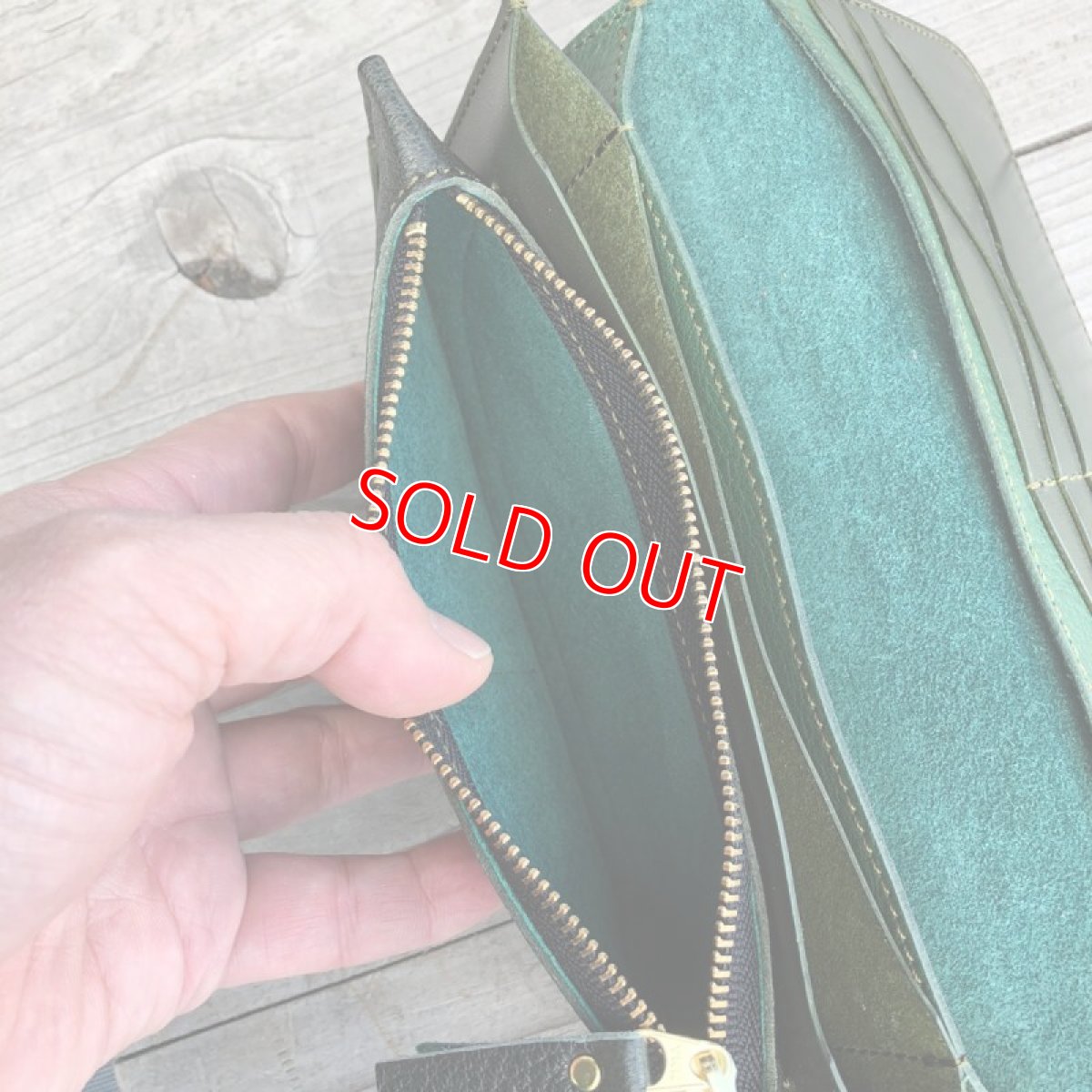 画像4: 【広島ジビエレザー】ふわふわさらさら気持ち良いさわり心地?鹿革＆牛革スタンダード長財布　限定1点　ダークグリーン (4)