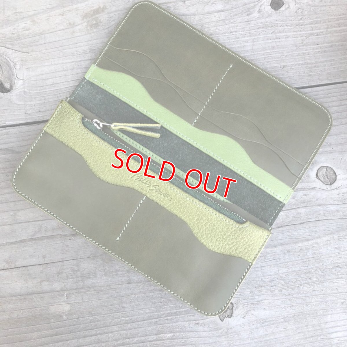 画像2: 【広島ジビエレザー】ふわふわさらさら気持ち良いさわり心地?鹿革＆牛革スタンダード長財布　限定1点　ピスタチオ (2)