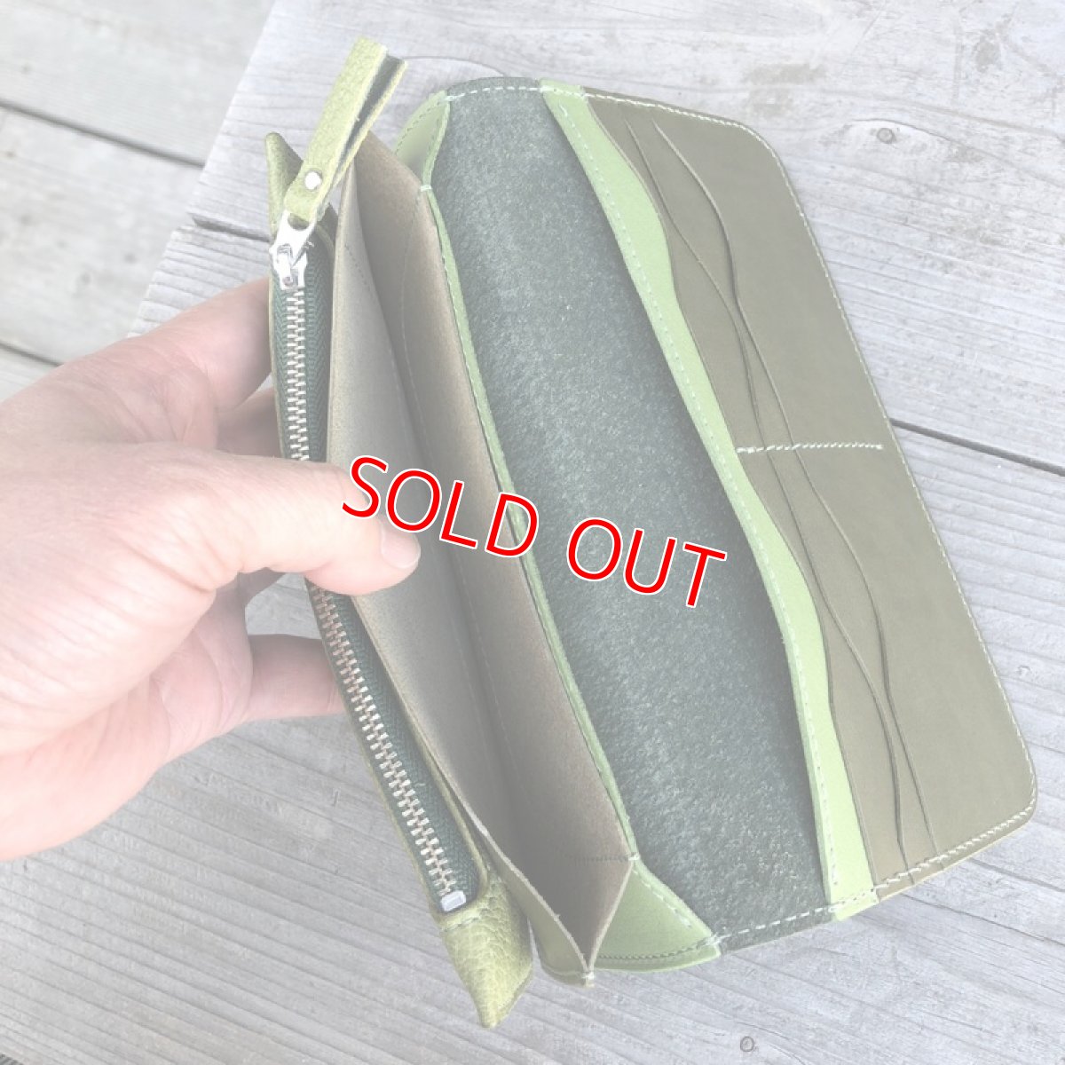 画像6: 【広島ジビエレザー】ふわふわさらさら気持ち良いさわり心地?鹿革＆牛革スタンダード長財布　限定1点　ピスタチオ (6)