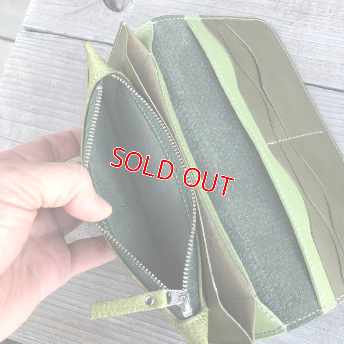 画像5: 【広島ジビエレザー】ふわふわさらさら気持ち良いさわり心地?鹿革＆牛革スタンダード長財布　限定1点　ピスタチオ (5)