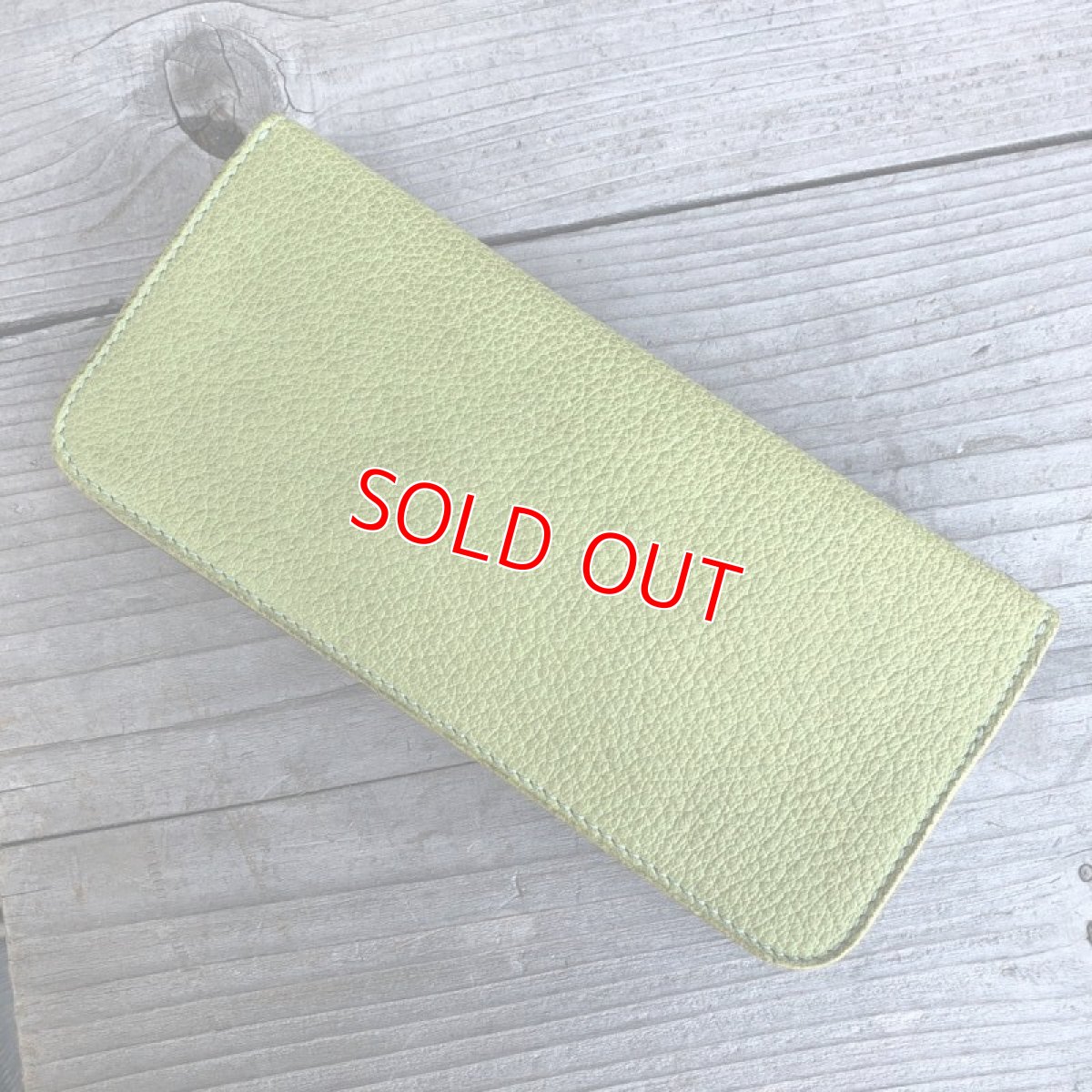 画像4: 【広島ジビエレザー】ふわふわさらさら気持ち良いさわり心地?鹿革＆牛革スタンダード長財布　限定1点　ピスタチオ (4)