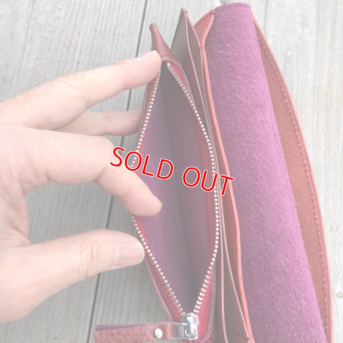 画像6: 【広島ジビエレザー】しっとり柔らかな気持ち良いさわり心地?鹿革＆牛革スタンダード長財布　限定1点　ワインレッド (6)