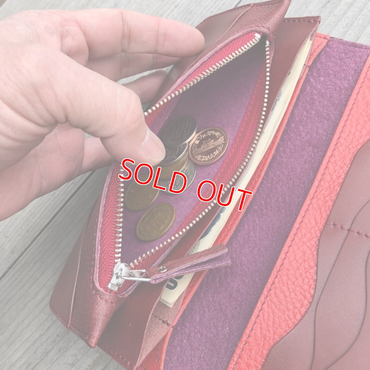 画像7: 【広島ジビエレザー】しっとり柔らかな気持ち良いさわり心地?鹿革＆牛革スタンダード長財布　限定1点　ワインレッド (7)