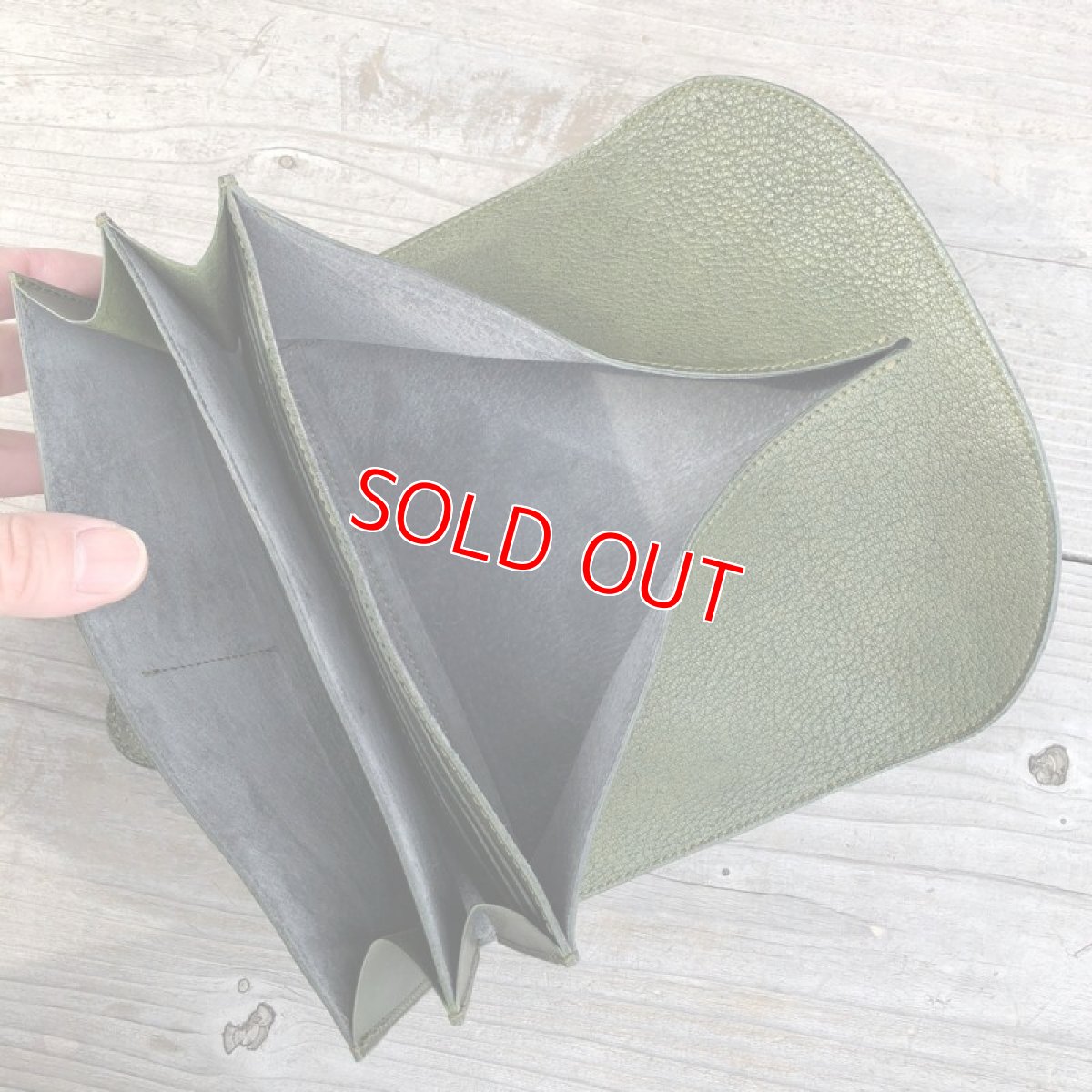 画像4: 【広島ジビエレザー】手にした瞬間感動する♪柔らかい鹿革財布★ギャルソンタイプ長財布！ (4)