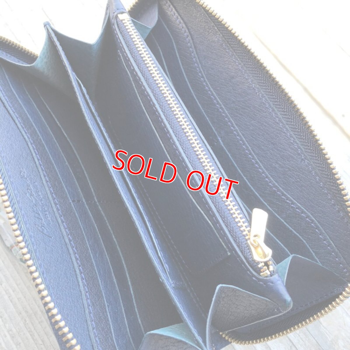 画像5: 【広島ジビエレザー】猪突猛進！生き傷が良い表情★猪革＆牛革ラウンド長財布　限定1点 (5)