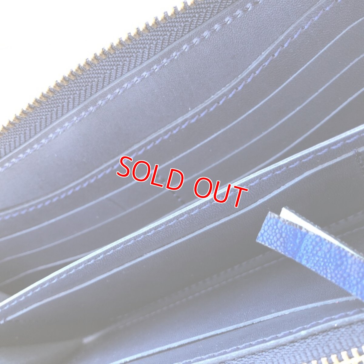 画像7: ☆限定販売☆象革＆牛革ラウンドファスナー長財布　　写真の1点をお届けします (7)