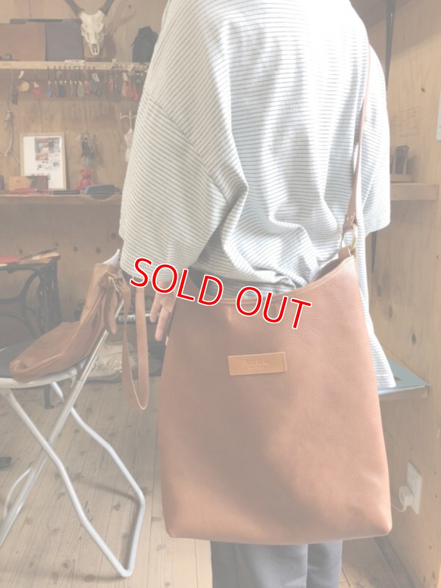 画像2: ビッグショルダートート！牛革シュリンク★大き目ショルダートートバッグ★A4ノートPCもすっぽり　 (2)