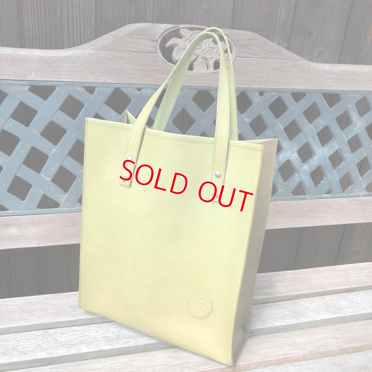 下のほうが日焼けが進んでます