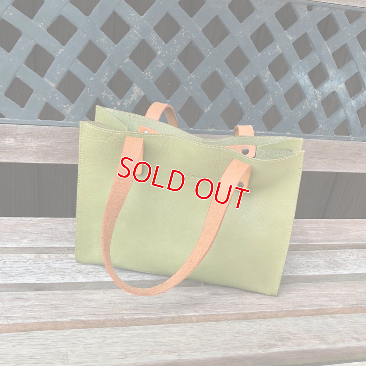 画像3: 【アウトレット】A5サイズがすっぽり入る　トートバッグ　シュリンクレザー牛革　限定1点　ピスタチオグリーン (3)