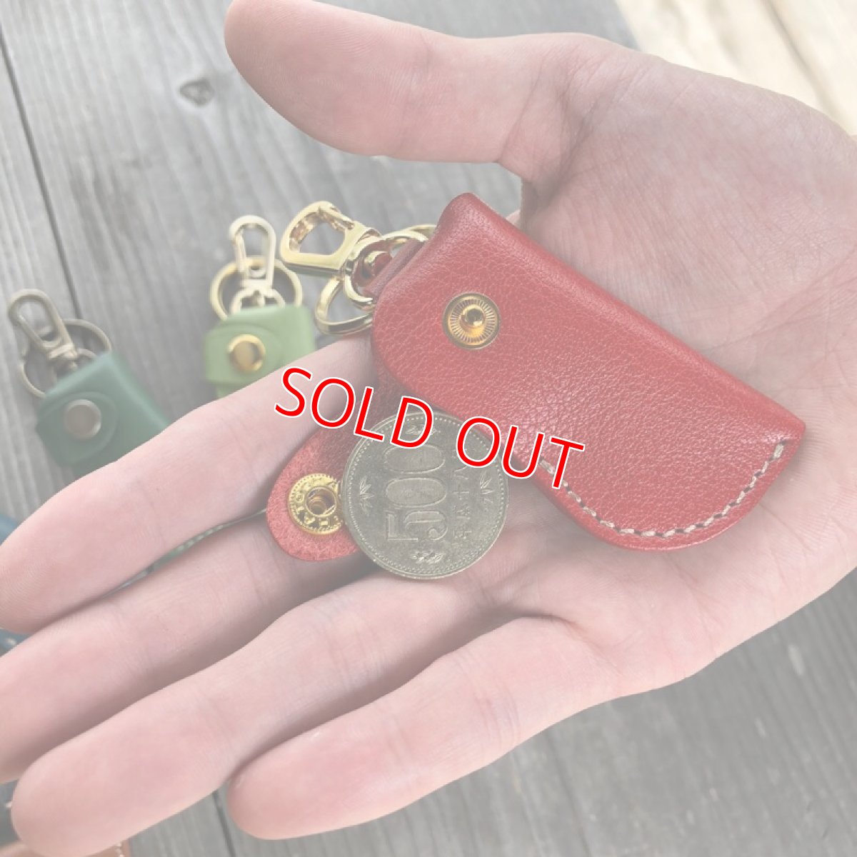 画像4: 【100円が5枚入るよ】シュリンクレザーミニウォレット型キーホルダーコインケース (4)