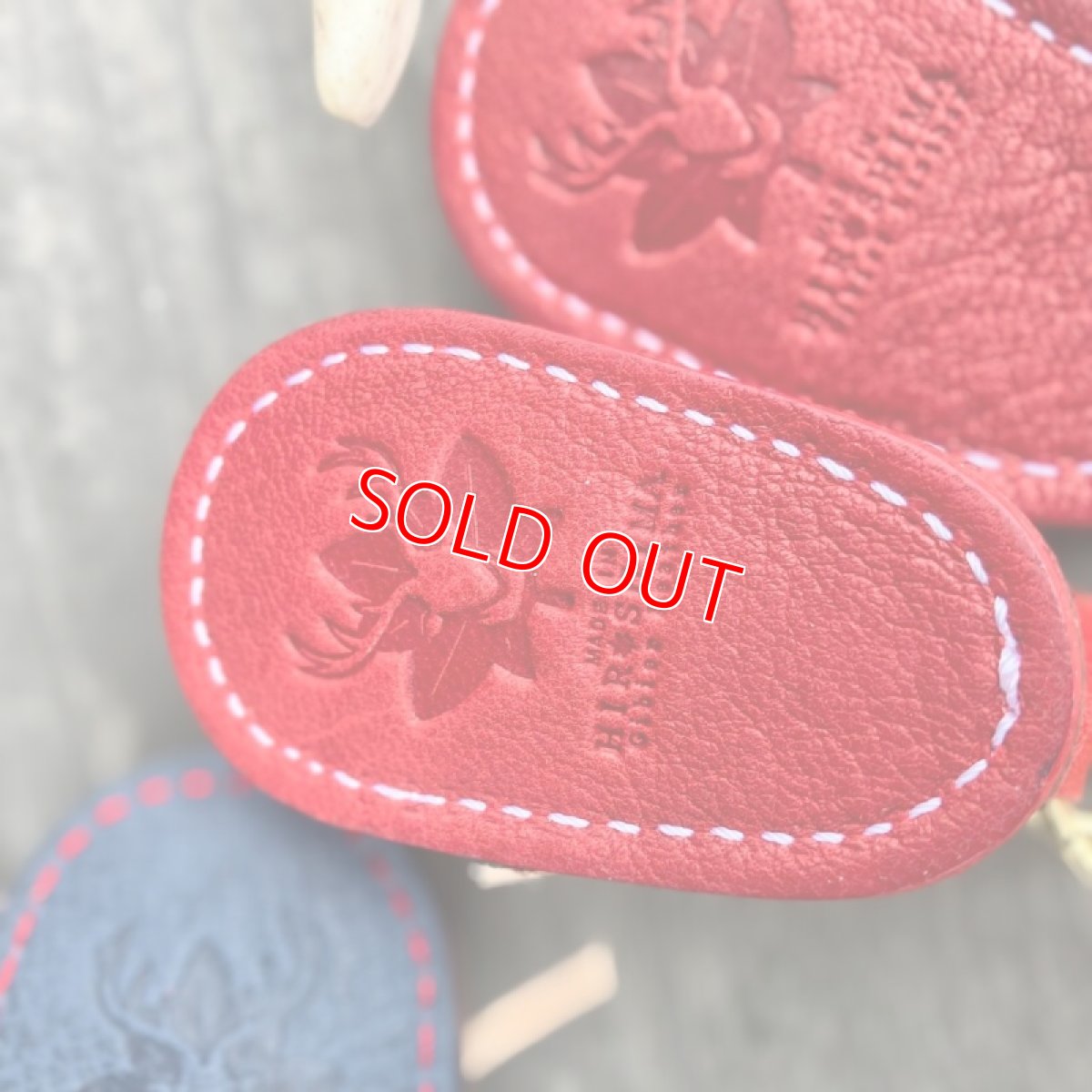 画像6: 真っ赤なスニーカーと、インディゴブルーのスニーカー　カープカラーの本革キーホルダー (6)