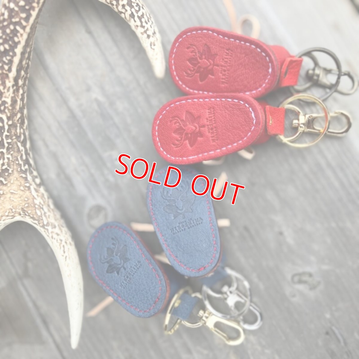 画像5: 真っ赤なスニーカーと、インディゴブルーのスニーカー　カープカラーの本革キーホルダー (5)