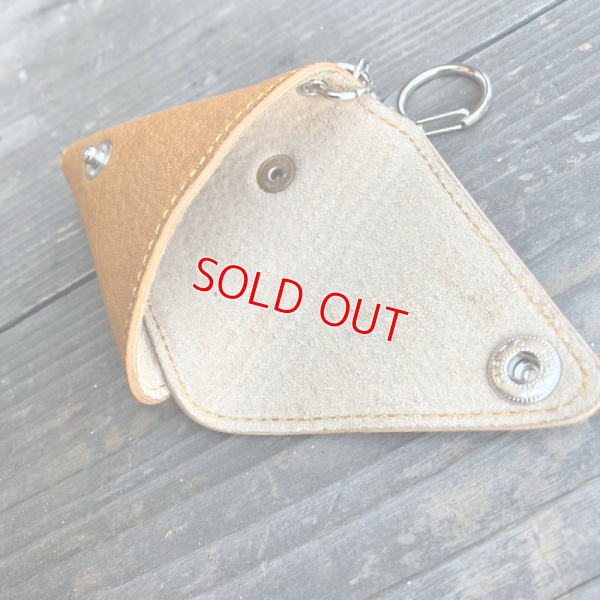 画像4: 【アウトレット】手のひらサイズ！おむすび小銭入れ♪鹿革三角コインケース　キャメル (4)