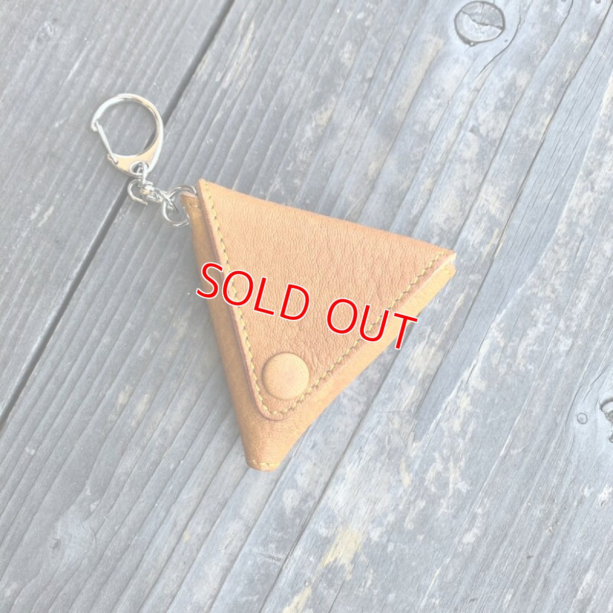 画像2: 【アウトレット】手のひらサイズ！おむすび小銭入れ♪鹿革三角コインケース　キャメル (2)