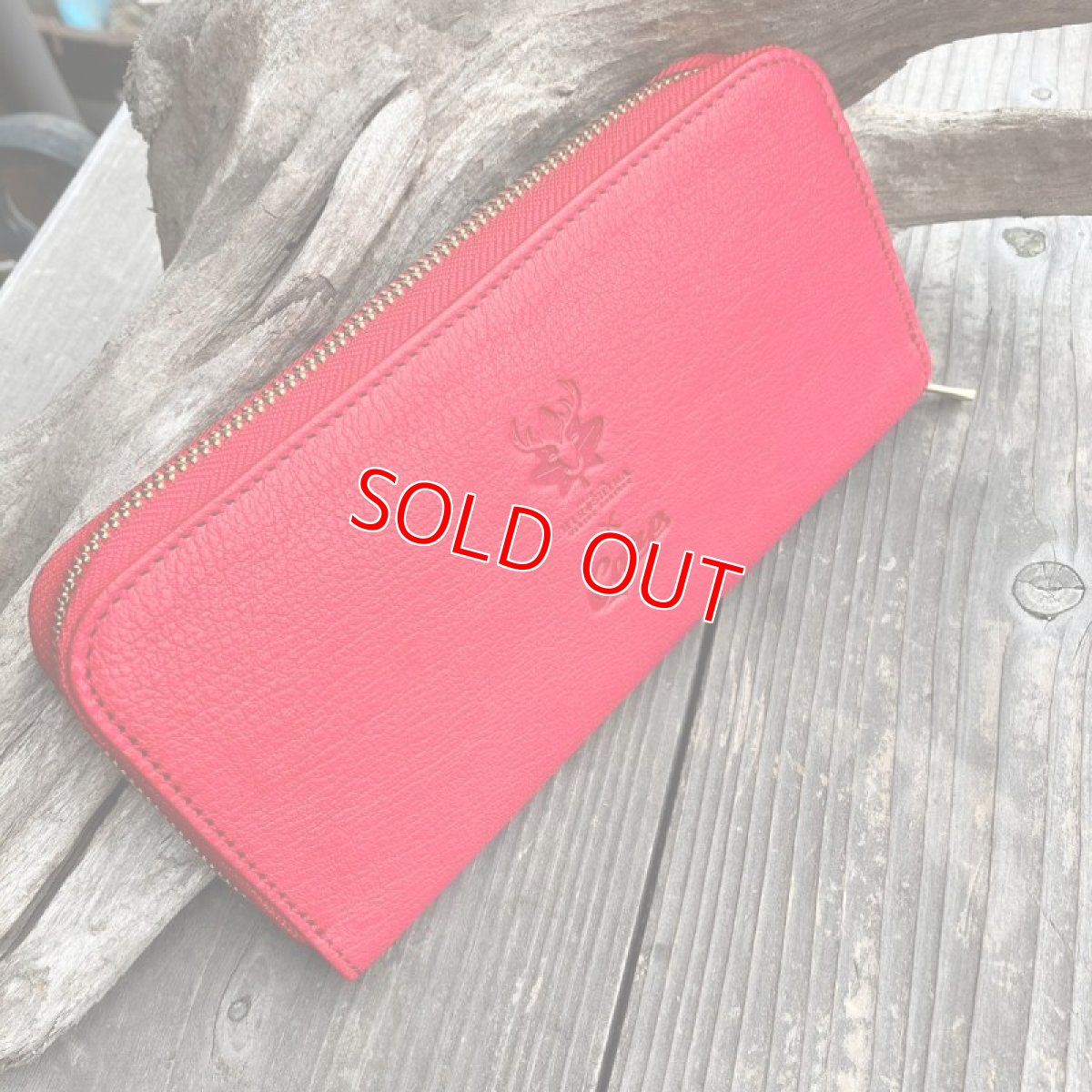 画像2: 【広島ジビエレザー×カープ】お札もカードもコインも通帳も！たくさん入るラウンドファスナー長財布　 (2)