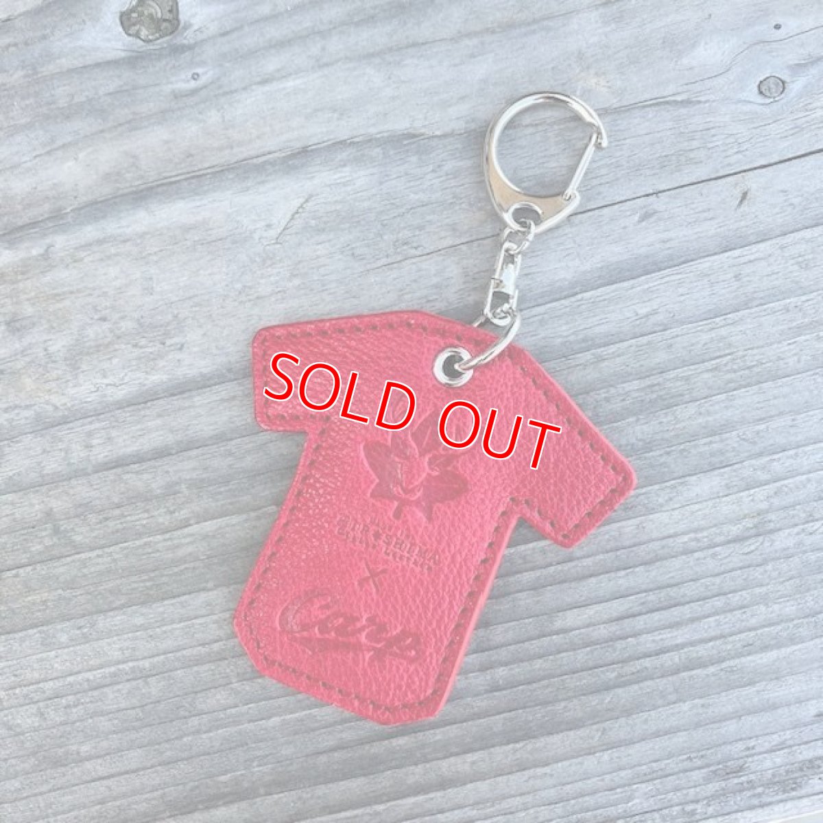 画像2: 【広島ジビエレザー×カープ】スタジアムのビール代も入る！小銭入れになるユニフォーム型キーホルダー　 (2)