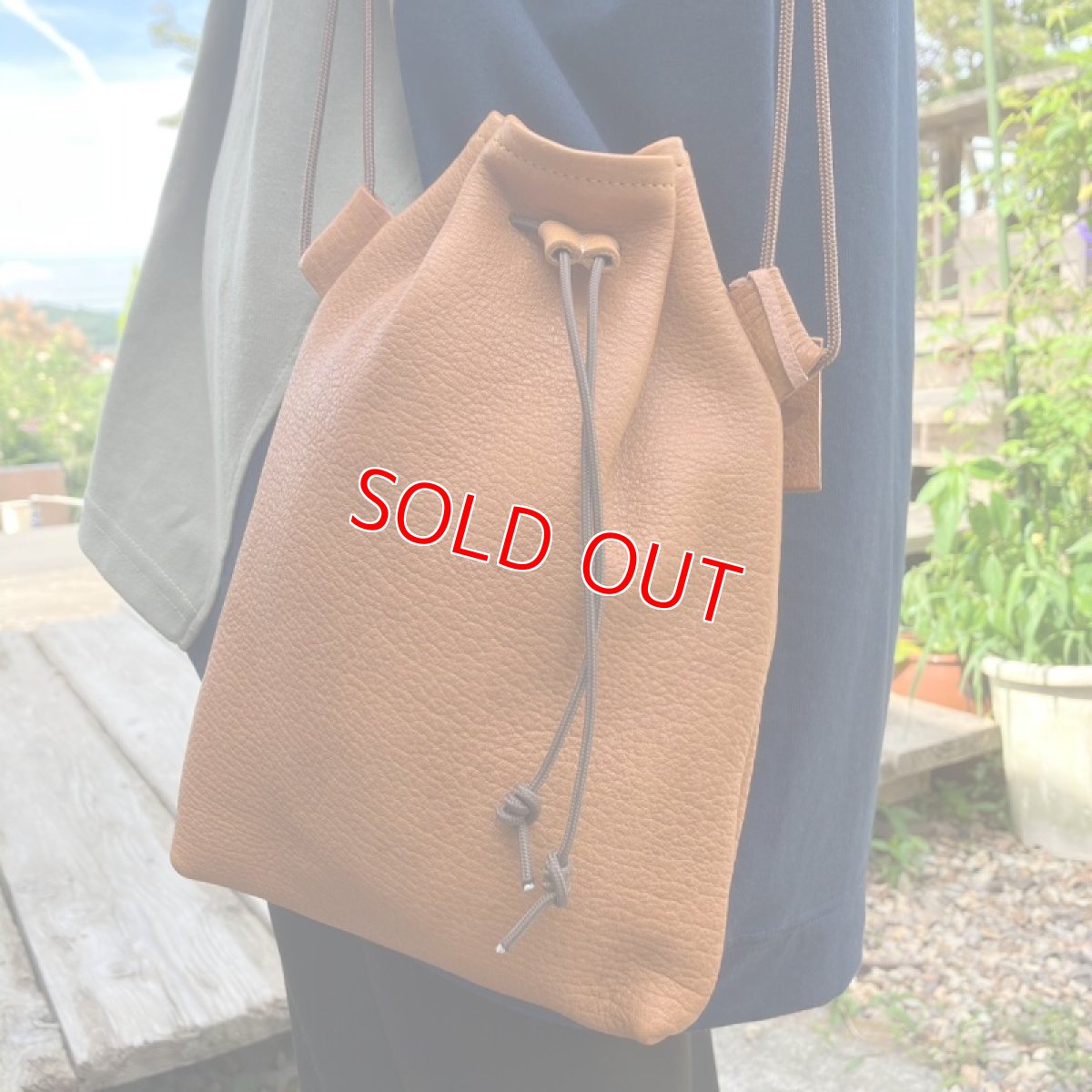 画像2: 【アウトレット】巾着風ショルダーポーチ　ジビエレザー鹿革　限定1点　キャメル (2)