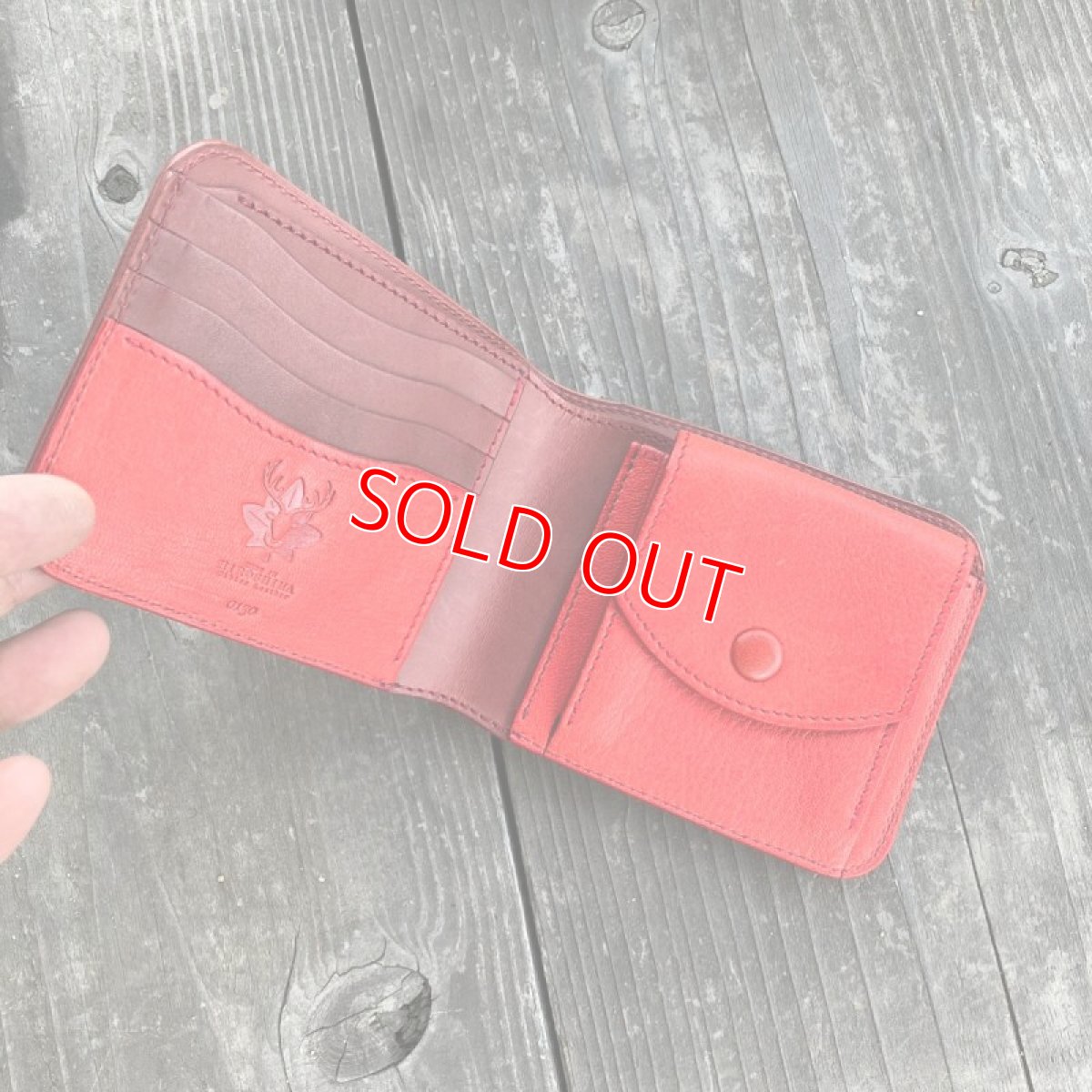 画像3: 【アウトレット】広島ジビエレザー柔らかい鹿革★シンプル&スタンダード二つ折り財布！ (3)