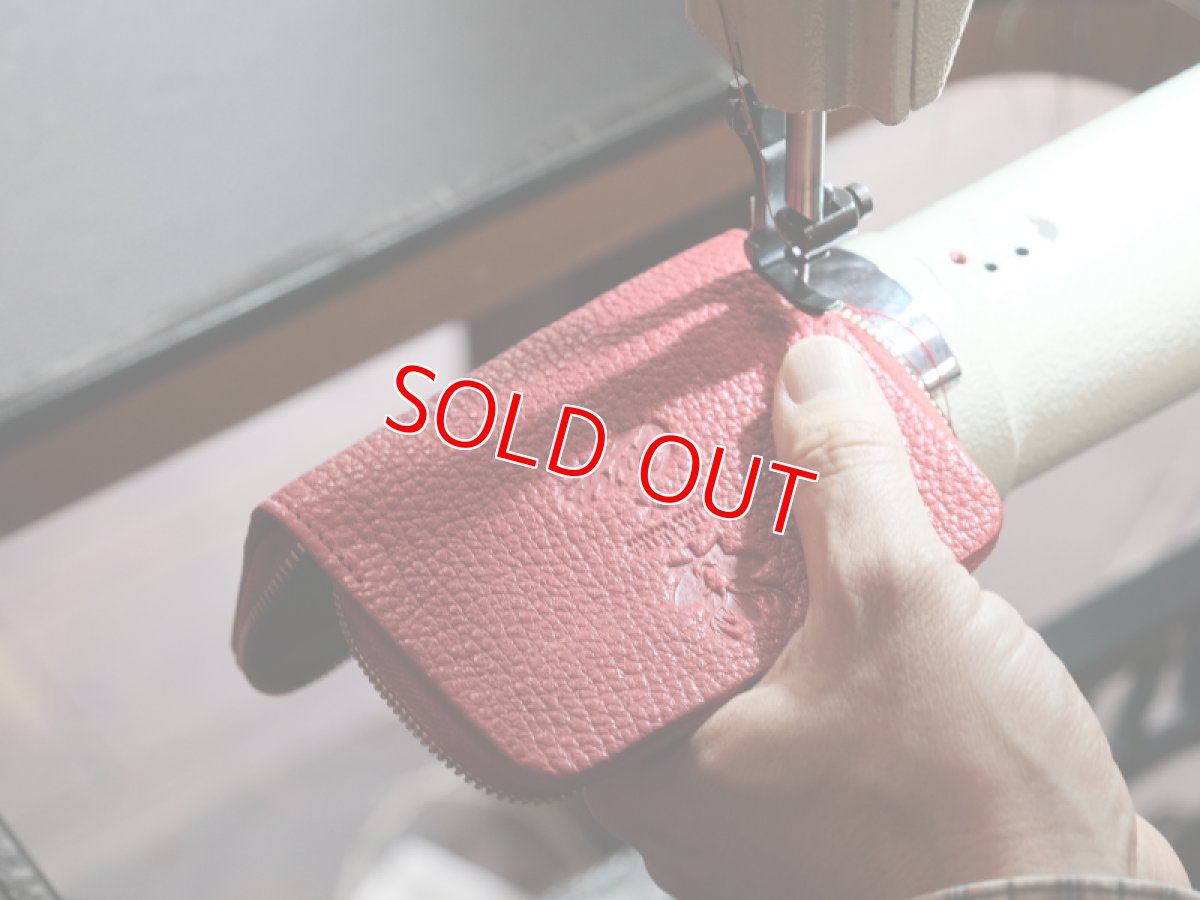 画像9: 【広島ジビエレザー×カープ】鹿革ミニラウンドファスナー財布!ポケットに収まるコンパクトさと使いやすさ◎  (9)