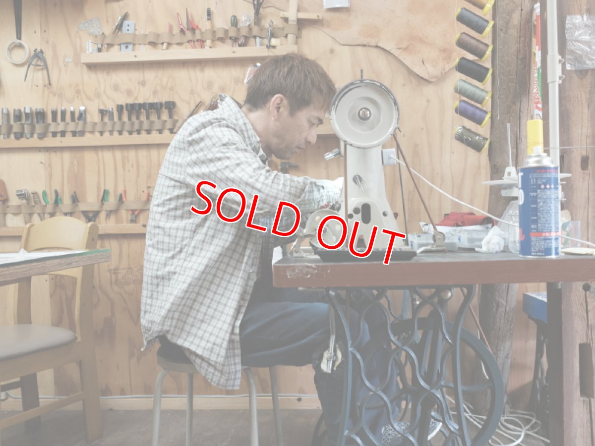 画像9: 【広島ジビエレザー×カープ】猪革二つ折りパスケース！カード、免許証、マイナンバーカードもすっきり収納　イニシャル刻印対応 (9)