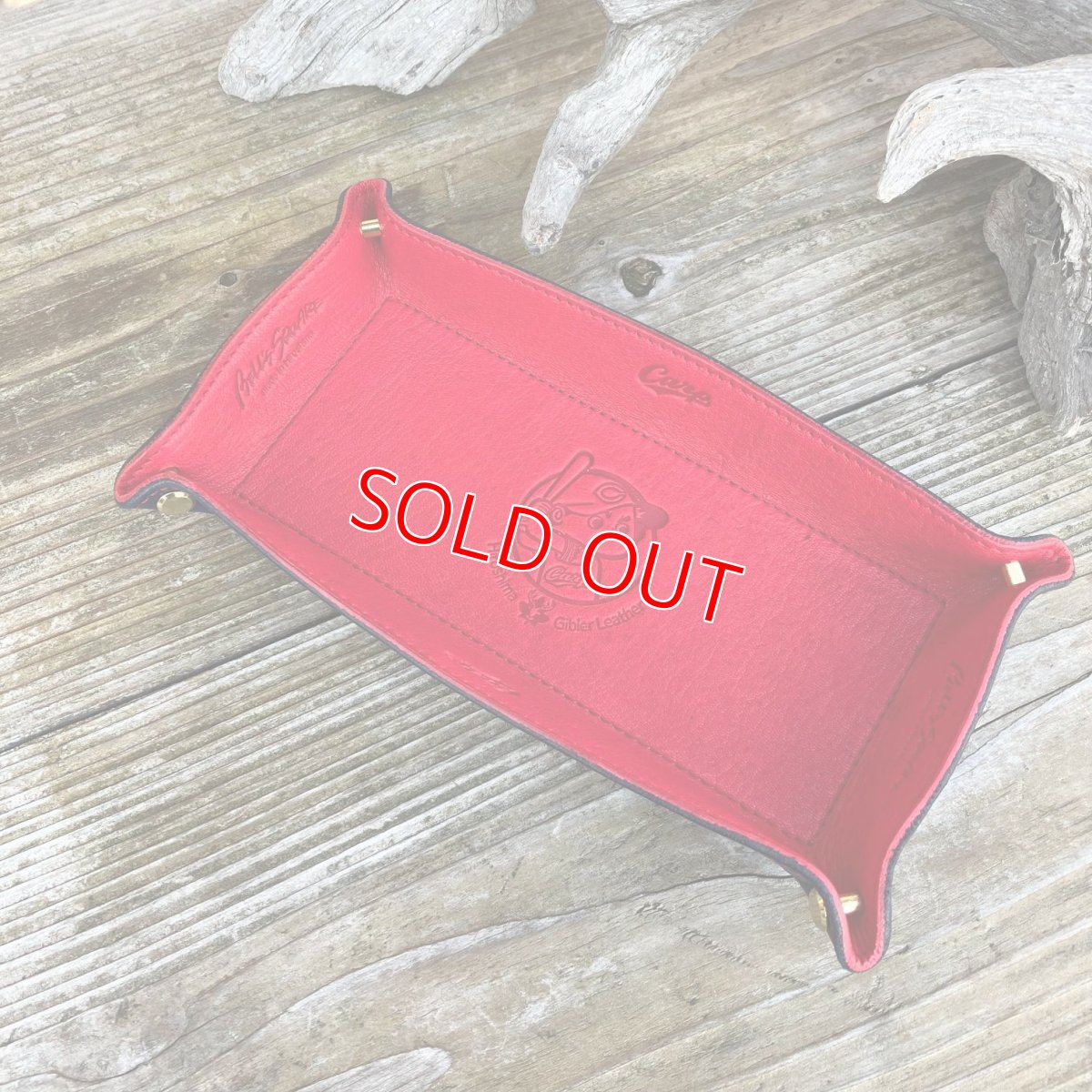 画像1: 【広島ジビエレザー×カープ】東広島産鹿革使用☆メガネや鍵を入れておくのにとっても便利なレザートレー　カープ坊や (1)