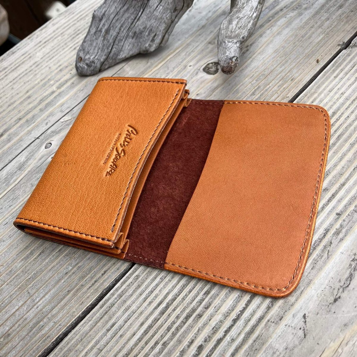 画像6: 【広島ジビエレザー】天然鹿革☆落ちない名刺入れ！柔らかく馴染む大人のための職人仕上げのサステナブル名刺入れ (6)