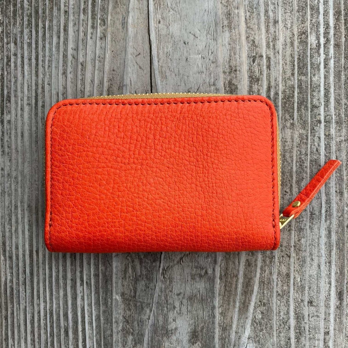 画像3: 広島ジビエレザー×ドラゴンフライズコラボグッズ 鹿革ミニラウンドファスナー財布!ポケットに収まるコンパクトさと使いやすさ◎ イニシャル刻印対応 (3)