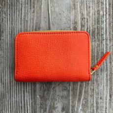 画像3: 広島ジビエレザー×ドラゴンフライズコラボグッズ 鹿革ミニラウンドファスナー財布!ポケットに収まるコンパクトさと使いやすさ◎ イニシャル刻印対応 (3)